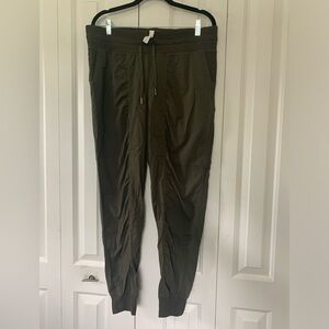 Lululemon Sz 12 Dark Green Dance Studio Mid-Rise Jogger Full Length